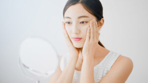 気になるシワを本気で改善！シワの種類別・最適な治療法を徹底解説