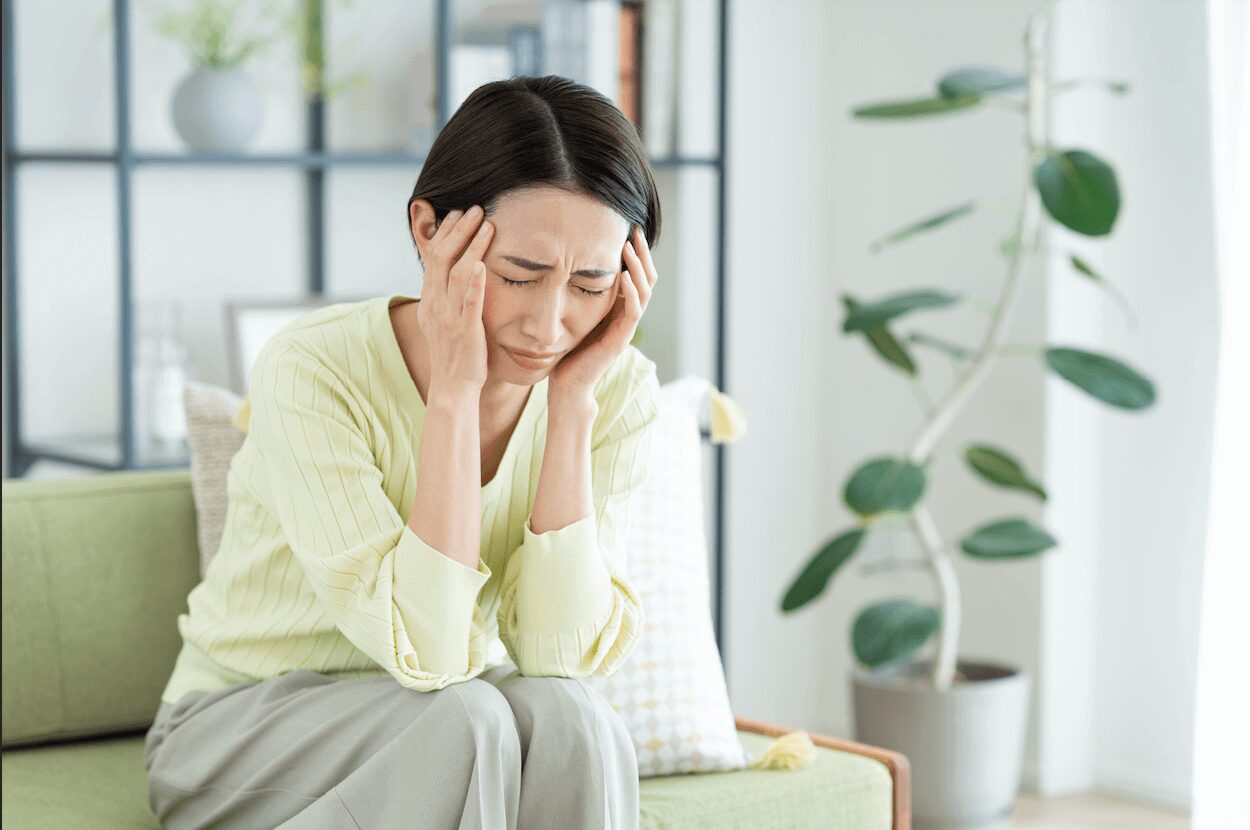 生理痛に悩む中年女性